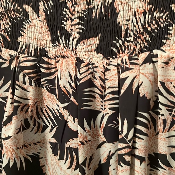 Chic Black and Cream Wide-Leg Jumpsuit - Picture 2 of 9